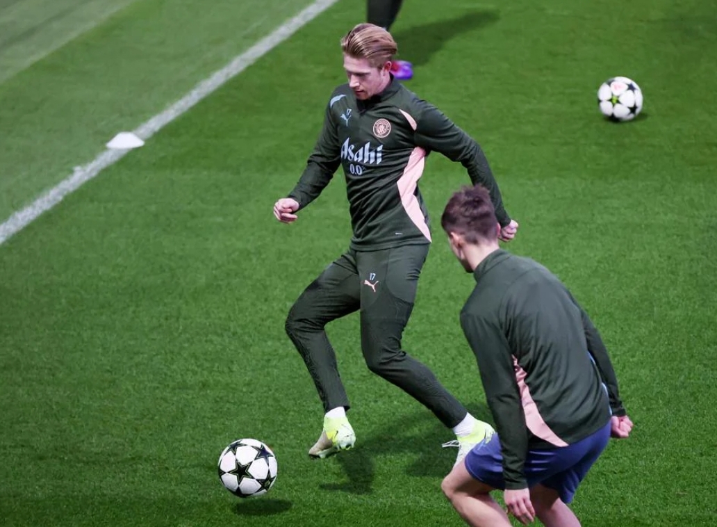 Para pemain Manchester City latihan jelang laga melawan Feyenoord pada pertandingan Liga Champions UEFA di Stadion Etihad, Rabu dini hari pukul 03:00 WIB (27/11). (Foto: UEFA.com)