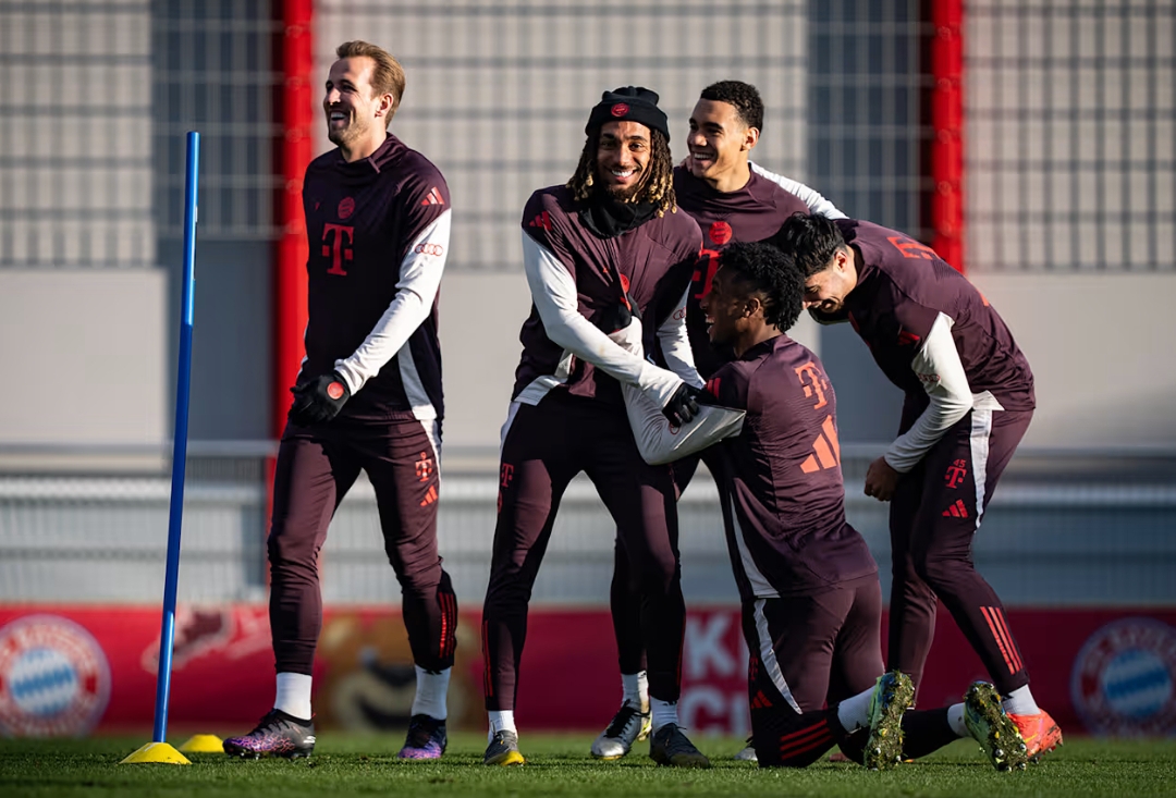 Suasana latihan para pemain Bayern Munich jelang laga sengit Der Klassiker di kandang Borussia Dortmund. (Foto: FC Bayern)