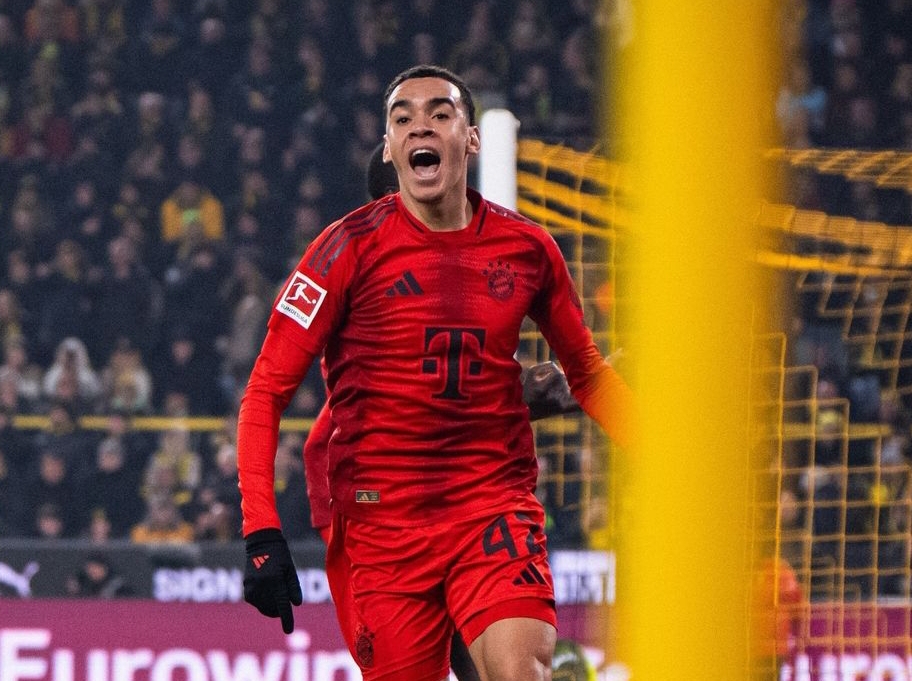 Selebrasi Jamal Musiala usai mencetak gol penyama kedudukan 1-1 melawan Borussia Dortmund dalam laga Bundesliga. (Foto: Instagram FC Bayern)