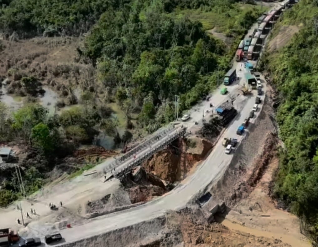 Akses jalan di KM 106/107, Desa Tanjung Alai, Kecamatan XIII Koto Kampar, ditutup total mulai hari ini (1/12/2024) untuk percepat proses perbaikan jalan.(Foto: IGSatlantas Polres Kampar)