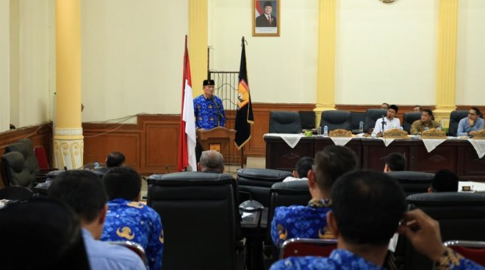 Penjabat (Pj) Wali Kota Pariaman, Roberia, dalam Rapat Paripurna DPRD Kota Pariaman pada Jumat, 29 November 2024.