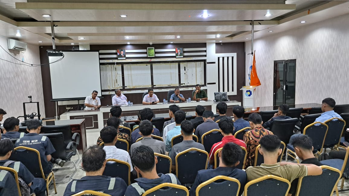 Pelaksanaan Pelatihan di aula Gedung Teknik Informatika Politeknik Negeri Padang