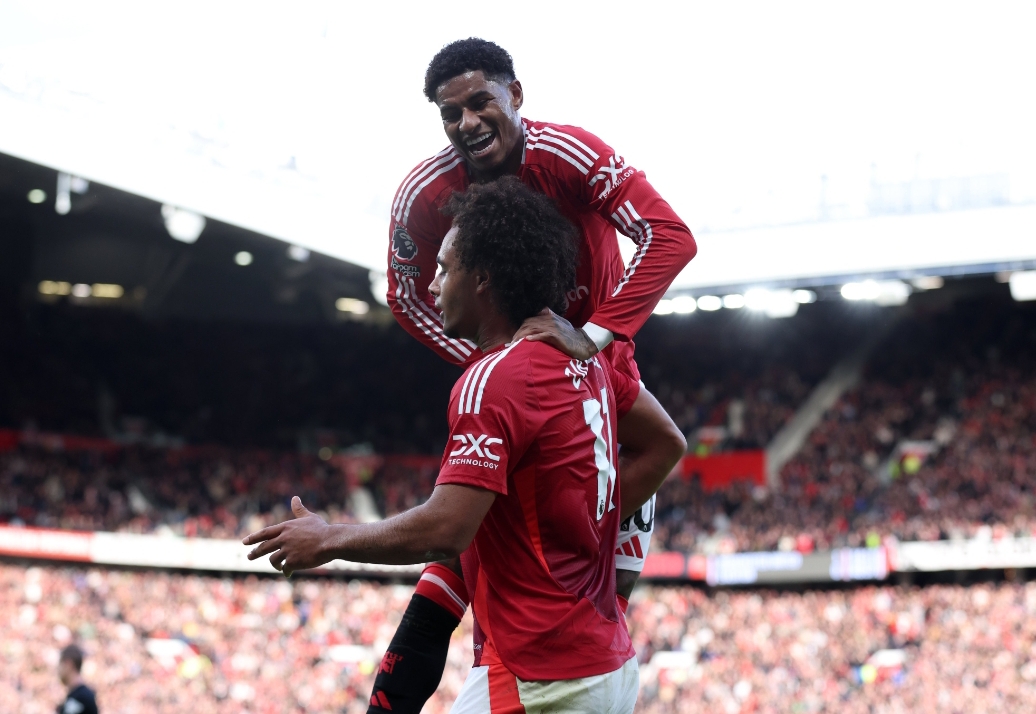Marcus Rashford dan Joshua Zirkzee masing-masing mencetak dua gol dalam laga Manchester United vs Everton yang berakhir 4-0. (Foto: X @manutd)
