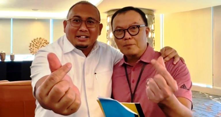 Anggota DPR RI Andre Rosiade dan Dirut Telkomsel Nugroho.