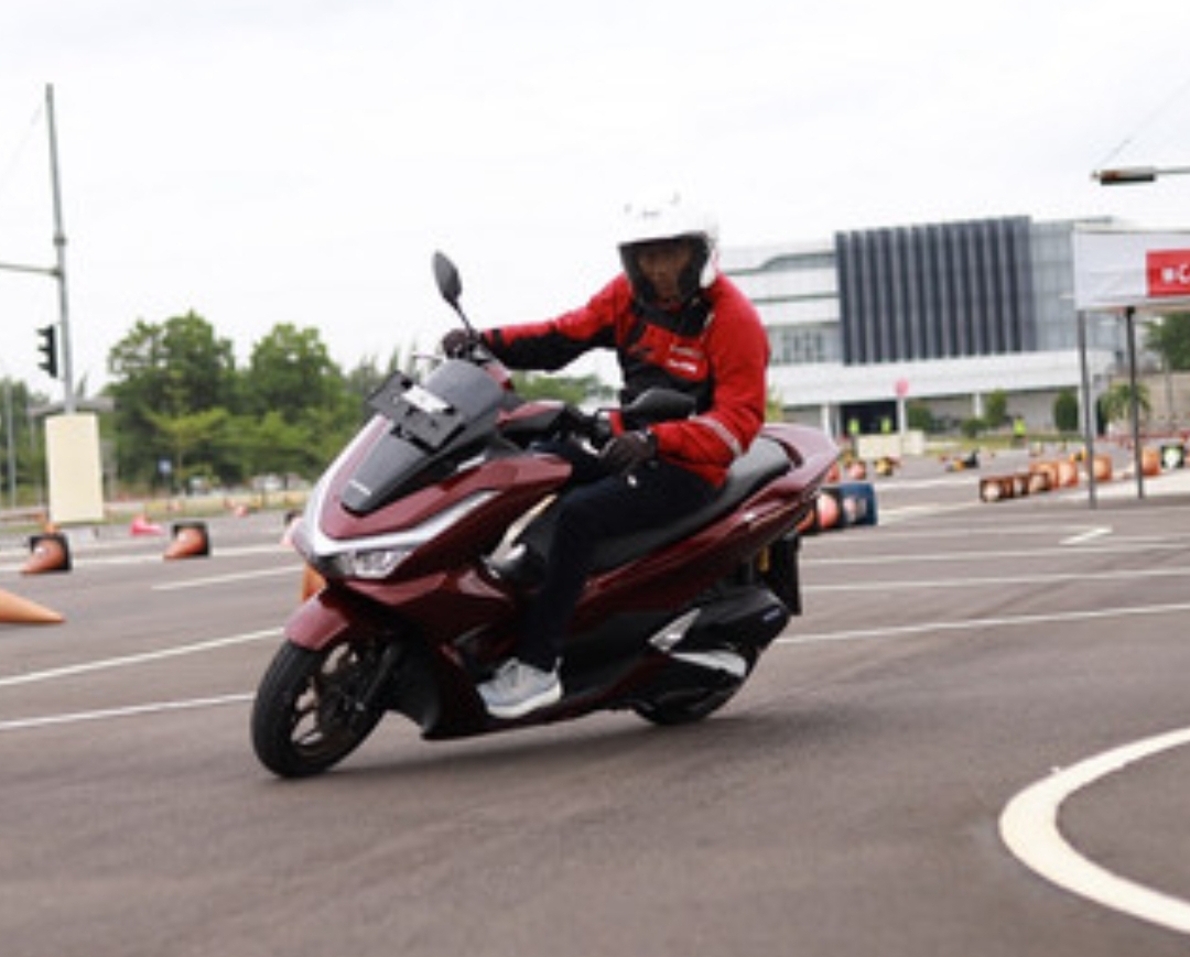 PT Astra Honda Motor (AHM) resmi meluncurkan New Honda PCX160, skutik premium dengan tampilan desain baru yang lebih mewah dan inovasi teknologi terkini. (Foto: AHM)