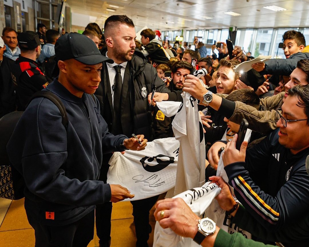 Kylian Mbappe disambut antusias penggemar saat bertandang ke markas Girona untuk laga La Liga, di Stadion Montilivi, Minggu (8/12/2024), pukul 03:00 WIB. (Foto: IG Real Madrid)