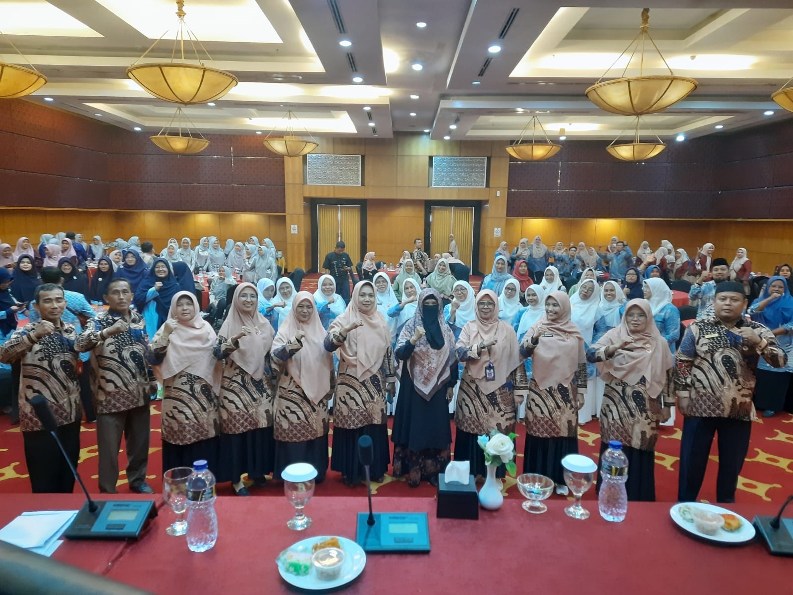 TINGKATKAN SDM : Para guru usai mengikuti bimbingan teknik dalam rangka peningkatan kompetensi guru.(TIM LAMAN GURU)