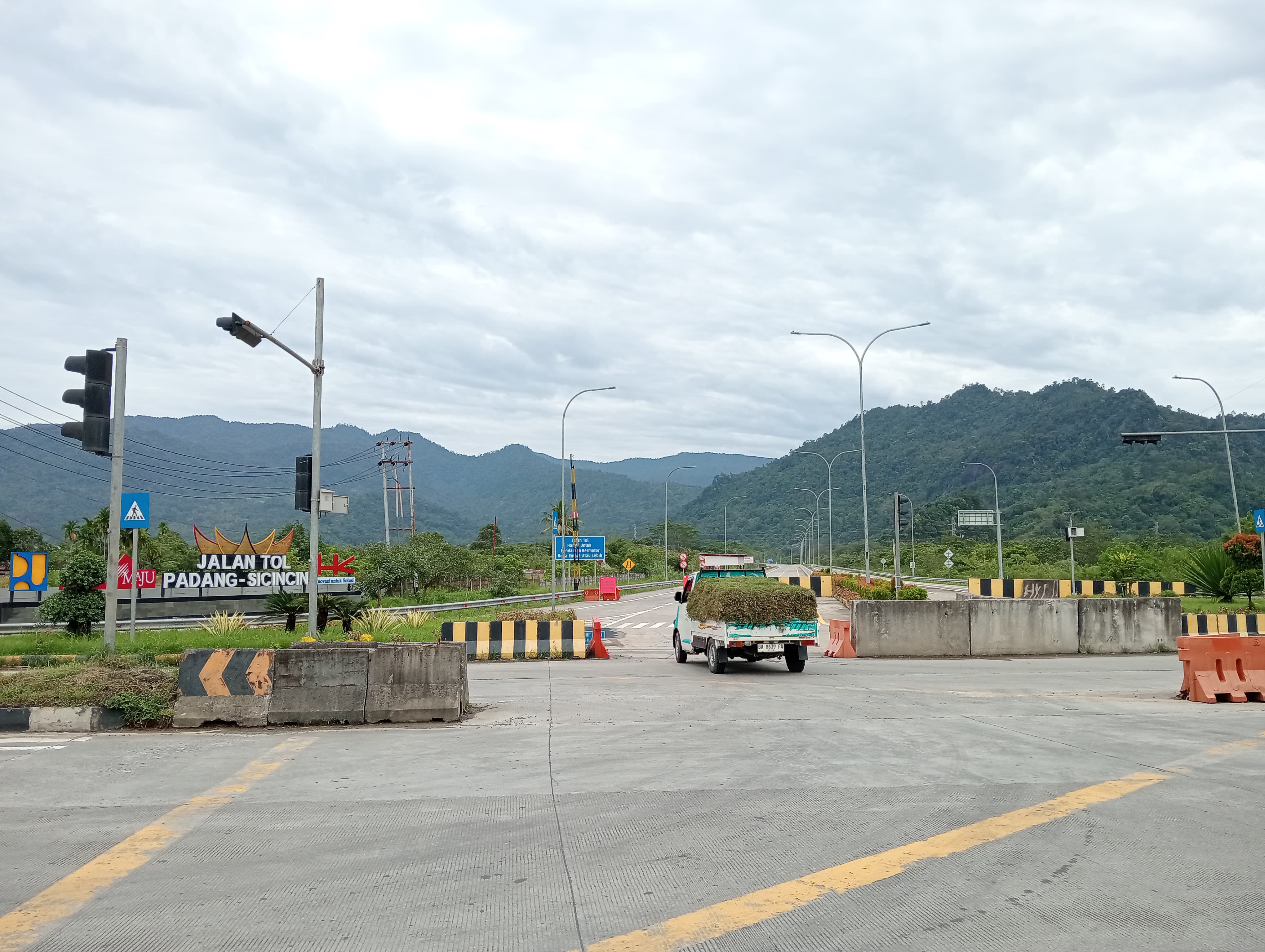 SEGERA DIUJI COBA: Akses masuk Tol Padang-Sicincin dari Jalan Bypass di Nagari Kasang, Kecamatan Batanganai, Padangpariaman.(ARIS PRIMA G/PADEK)