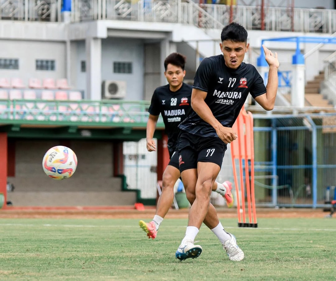 Pemain Madura United latihan jelang laga melawan Semen Padang FC. (Foto: Instagram Madura United)