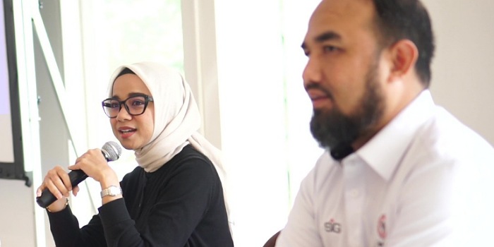 Dua narasumber dihadirkan dalam edukasi Hari HIV/AIDS Sedunia; dr Ainil Mardiah SpGK dan dr Andy Riva Dana.