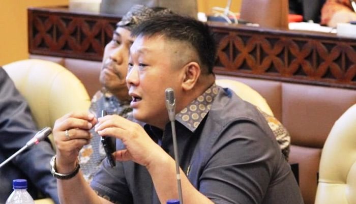 Rico Sia, Anggota Komisi VII DPR RI berharap penurunan tiket pesawat tak hanya saat Nataru.