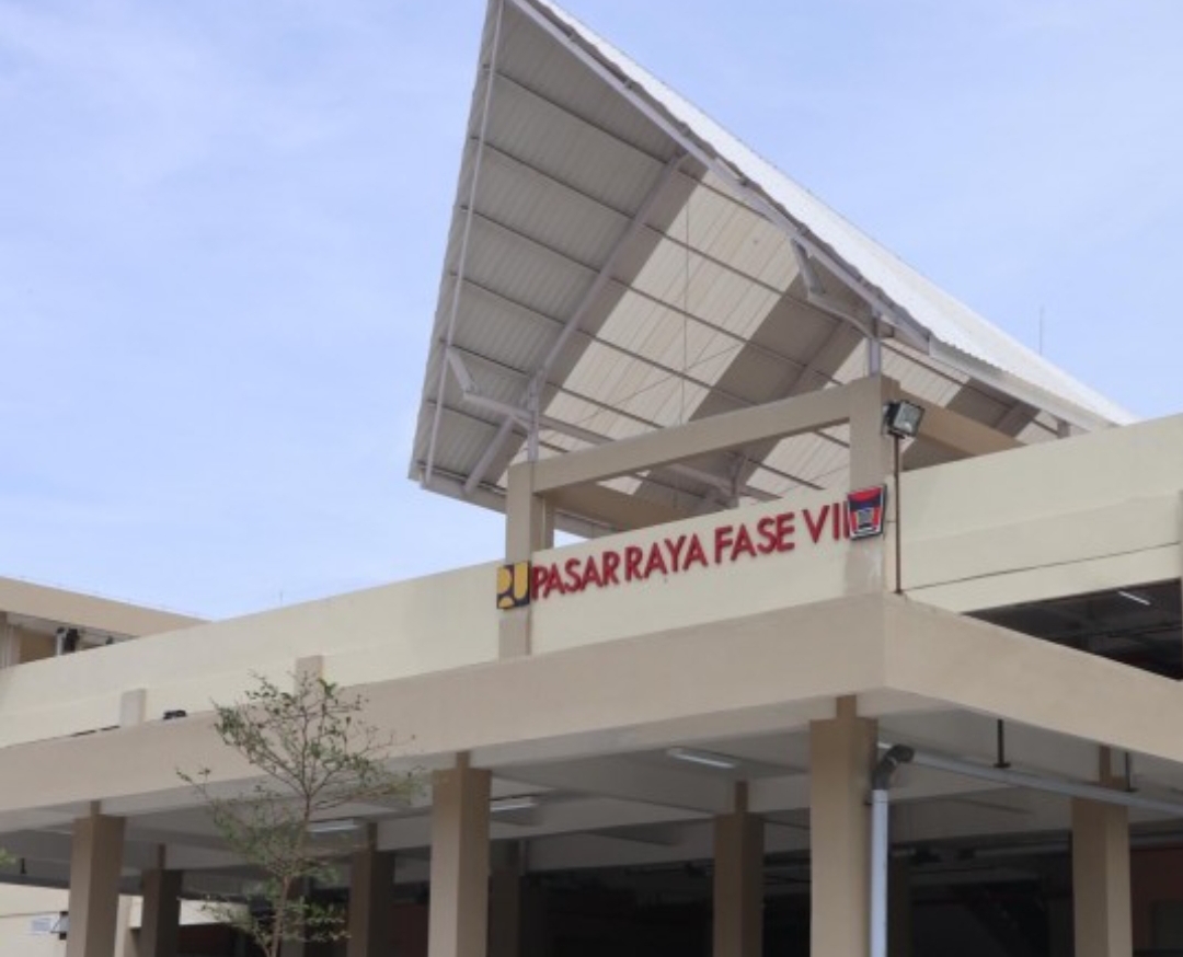 Pasar Raya Kota Padang Fase VII telah selesai dibangun Kementerian PUPR. Saat ini tengah dituntaskan pembangunan Pasar Dharmasraya. (Foto: Kementerian PUPR)