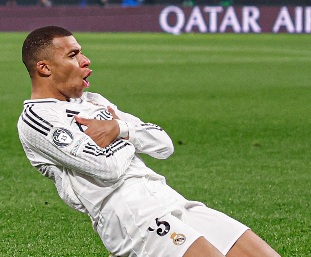 Selebrasi Kylian Mbappe usai mencetak gol ke-50 bersejarah Liga Champions dalam laga Real Madrid melawan Atalanta. (Foto: UEFA.com)
