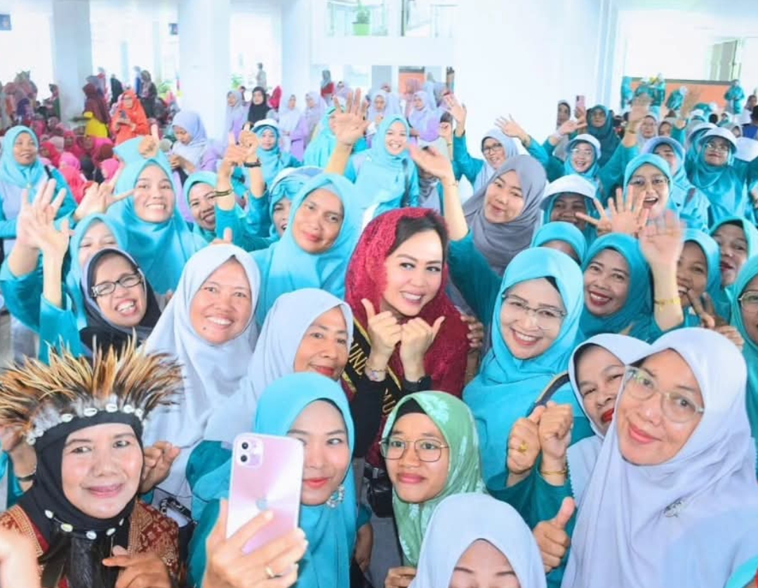 Bunda PAUD Ny Vanny Andree Algamar hadiri Gebyar Pendidik dan Tenaga Kependidikan (PTK). (Foto: Prokopim)