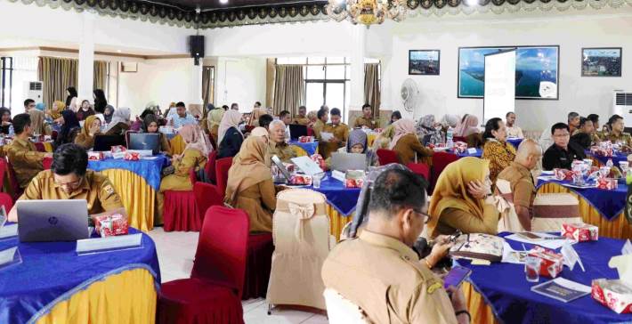 Para pengelola keuangan desa menerima ilmu tentang sistem adiministrasi perpajakan yang baru melalui simulasi aplikasi Coretax.