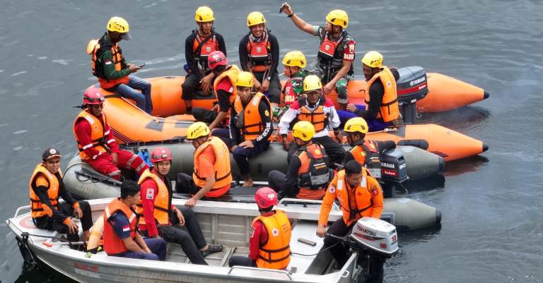 Tim SAR kembali menyusuri Danau Maninjau mencari Edi Kamardi, nelayan yang tenggelam di danau tersebut sejak Selasa (10/12).&nbsp;BPBD AGAM FOR PADEK