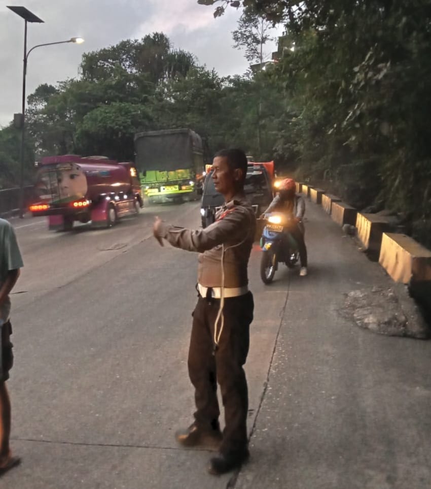 Kecelakaan maut di Jalan Raya Padang Solok Sitinjau Lauik tepatnya di wilayah Kelurahan Indarung, Kecamatan Lubukkilangan, Kota Padang. Senin (16/12/2024) sore.