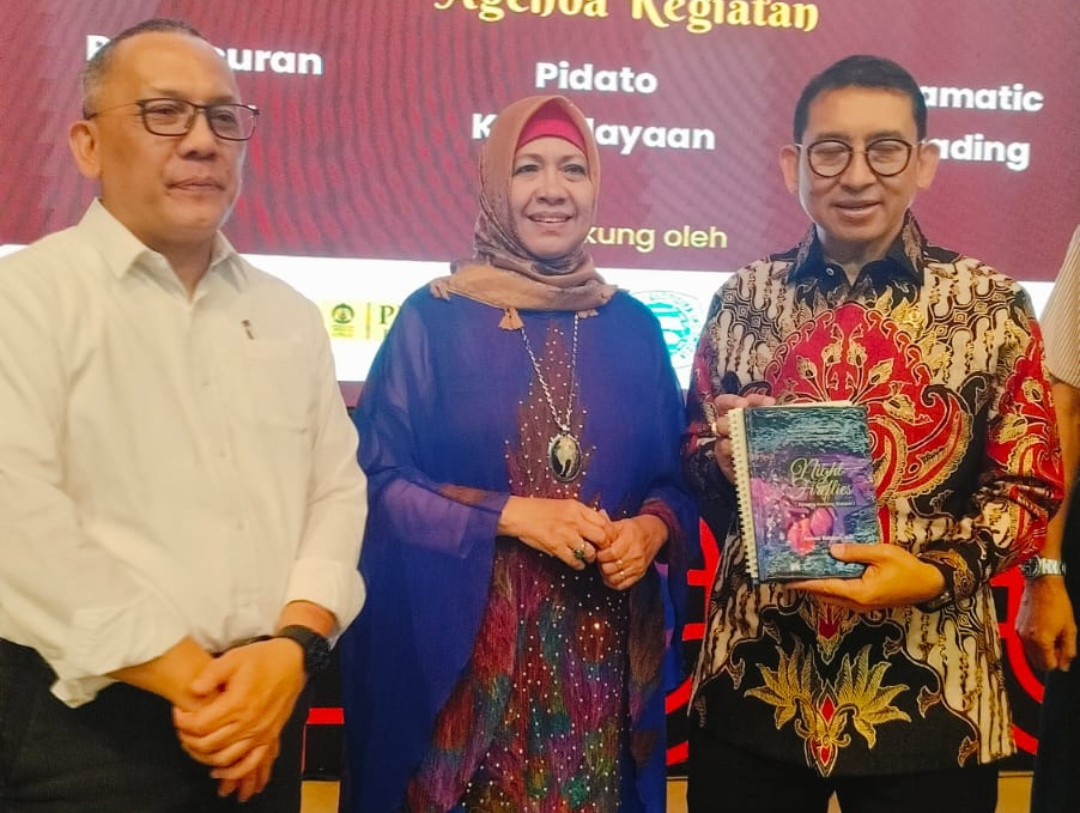 Penulis Sastri Bakry bersama Menteri Kebudayaan Fadli Zon dan Kepala BRIN Bambang Subiantoro. (Foto: IST)