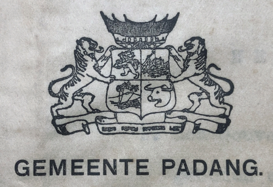Lambang Kota Padang Tempo Dulu (Sumber: Arsip Algemenee Secretarie: Serie Grote Bundel Besluit 1891-1942 No. 2882).