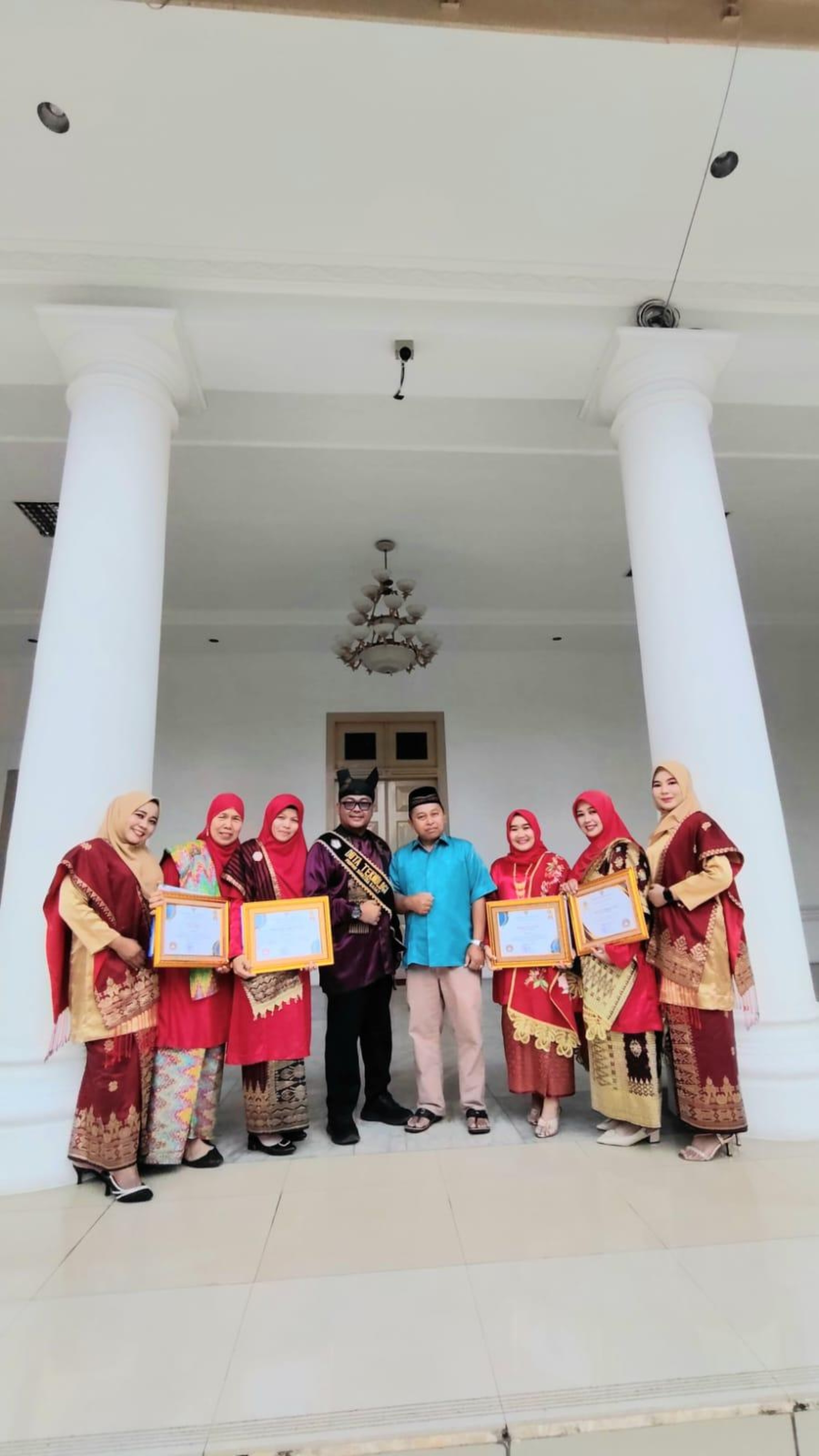 REWARD: Para guru peraih penghargaan di ajang penganugerahan piagam penghargaan GTK.(TIM LAMAN GURU)