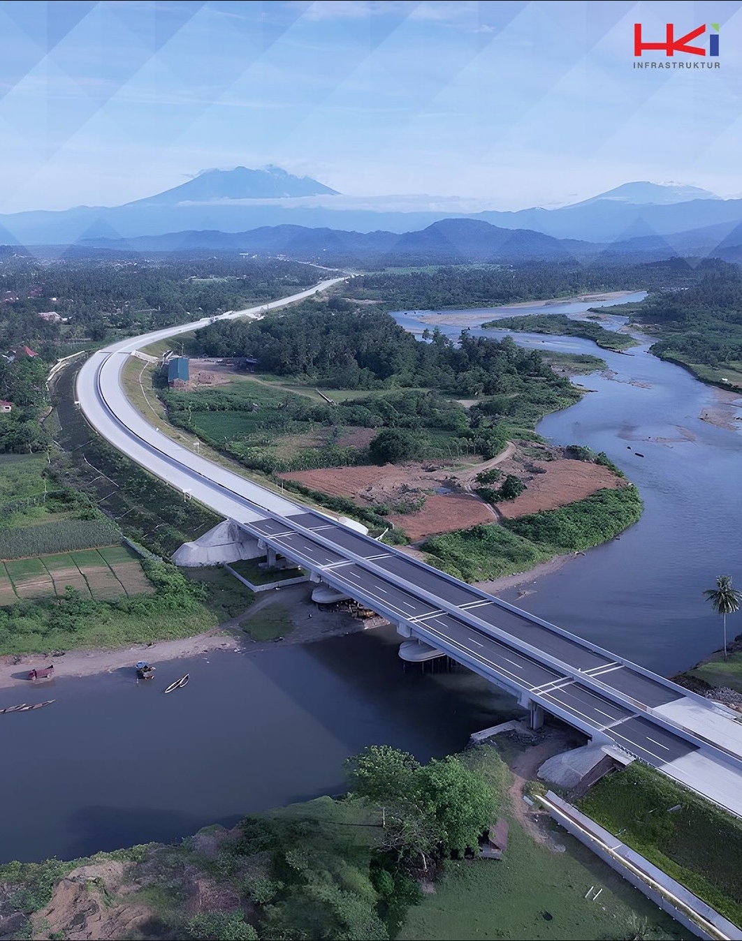 Tol Padang-Sicincin memberikan sensasi berbeda. Itu terlihat dari foto-foto pemandangan alam indah yang diposting di media sosial HKI.