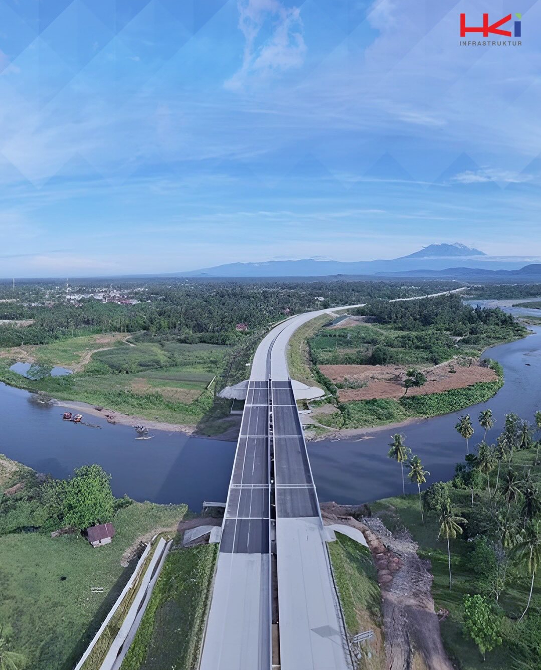 Tol Padang-Sicincin memberikan sensasi berbeda. Itu terlihat dari foto-foto pemandangan alam indah yang diposting di media sosial HKI.