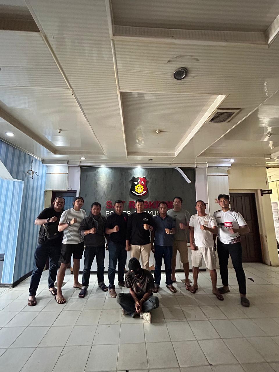 KEJADIAN MENGGEMPARKAN: Polisi berhasil menangkap pelaku pembunuhan setelah 7,5 jam pengejaran.(SY RIDWAN/PADEK)