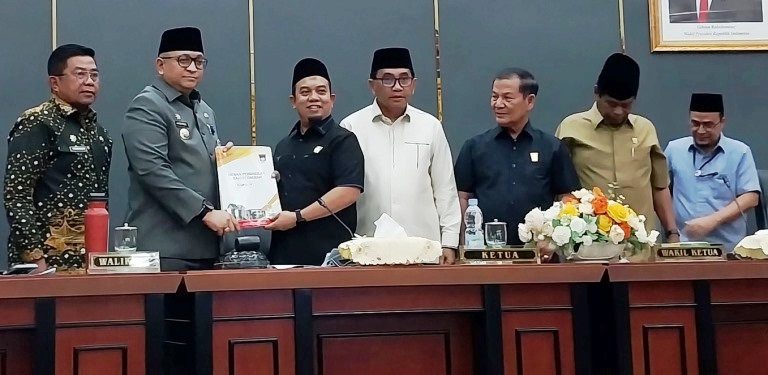 DPRD Kota Padang menggelar Rapat Paripurna dengan agenda Tutup Masa Sidang I Tahun 2024 dan Buka Masa Sidang II Tahun 2025 di Ruang Sidang Utama Kantor DPRD setempat, Jumat (27/12/2024).
