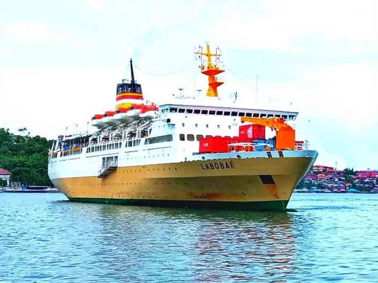Kapal Pelni Labobar melayani pelayaran antar pulau, tiket di seringjalan.com