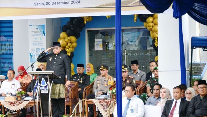 Upacara HUT ke-50 Perumda AM Kota Padang di bilangan Sawahan Padang.