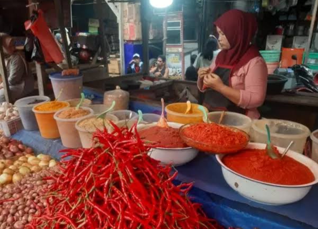 Inflasi Sumbar Desember 2024 dipengaruhi meningkatnya harga bahan komoditas pangan terutama cabai merah, minyak goreng, dan cabai rawit. (Foto: Dok. Padek)