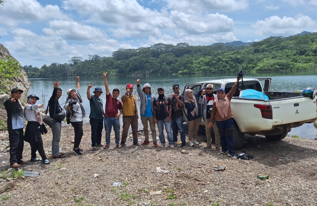 Kunjungan ke Geosite Hipostratotipe Formasi Telisa Danau Biru Kunangan. (Foto: Ridwan)