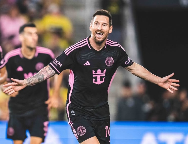 Bintang sepak bola asal Argentina, Lionel Messi, menerima penghargaan tertinggi bagi warga sipil Amerika Serikat, Presidential Medal of Freedom dari Presiden Joe Biden. (Foto: Instagram @leomessi)
