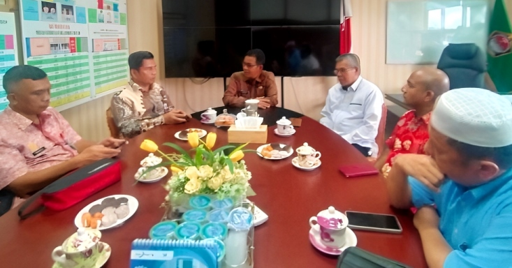 Camat Bungus Teluk Kabung (Bungtekab), Harnoldi, usai rapat dengan unsur keagamaan di Kantor Badan Kesbangpol Padang, Kamis (02/01/2025).