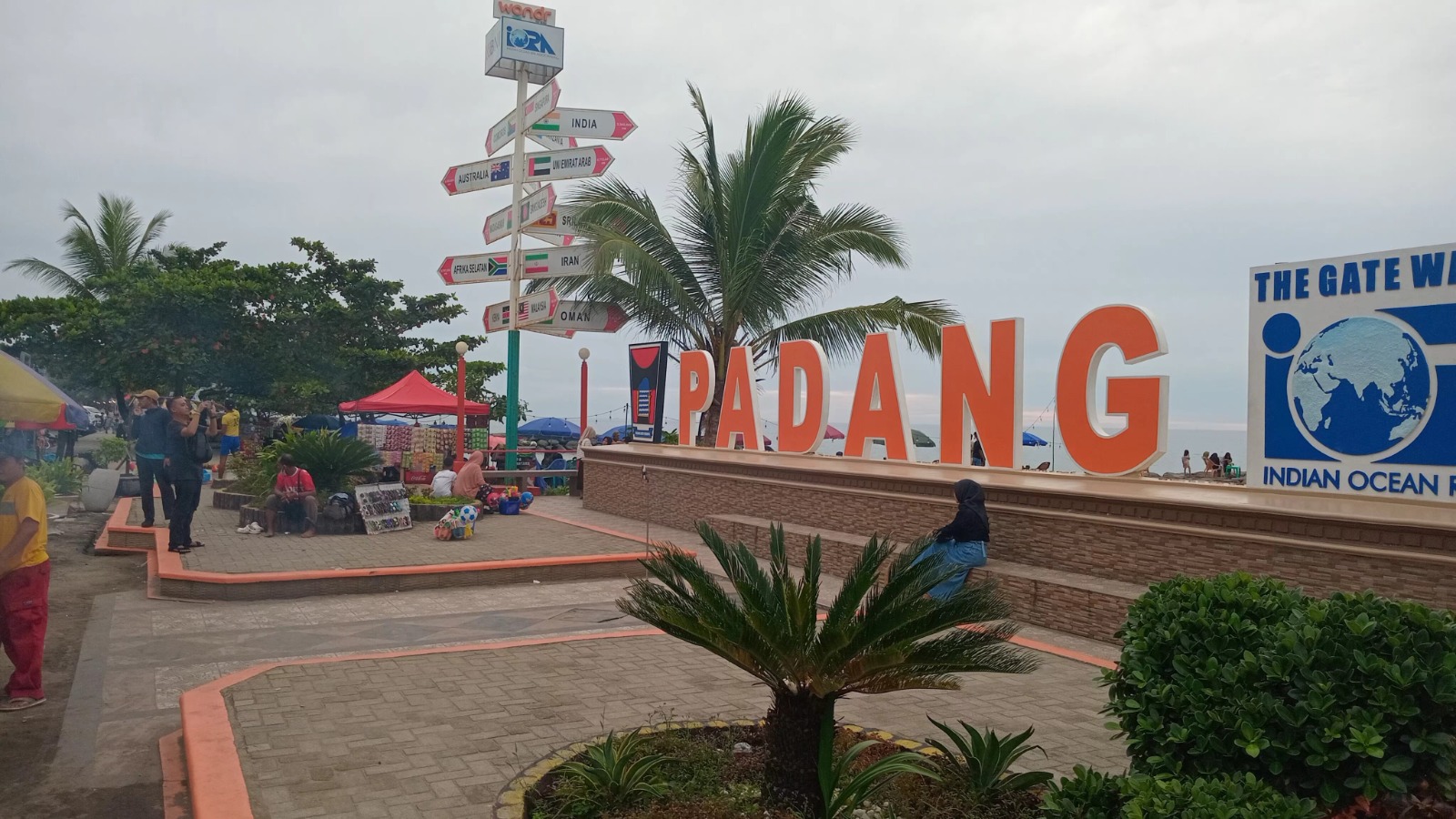 Pantai Padang masih menjadi objek wisata andalan yang dimiliki Kota Padang selama 2024 lalu.