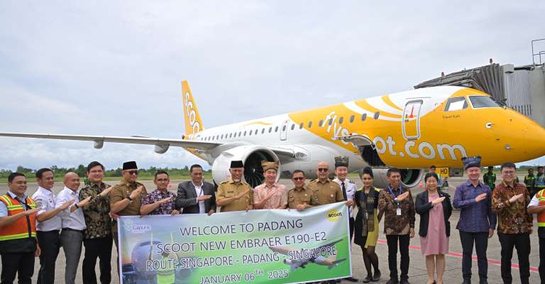 Penerbangan perdana Scoot Airline rute Padang-Singapura di Bandara Internasional Minangkabau (BIM), Senin (06/01/2025).