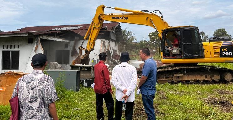 Proses Eksekusi yang dilakukan oleh Pengadilan Negeri Padang pada Kamis (9/1) di By Pass. (Shyntia/ Padek)