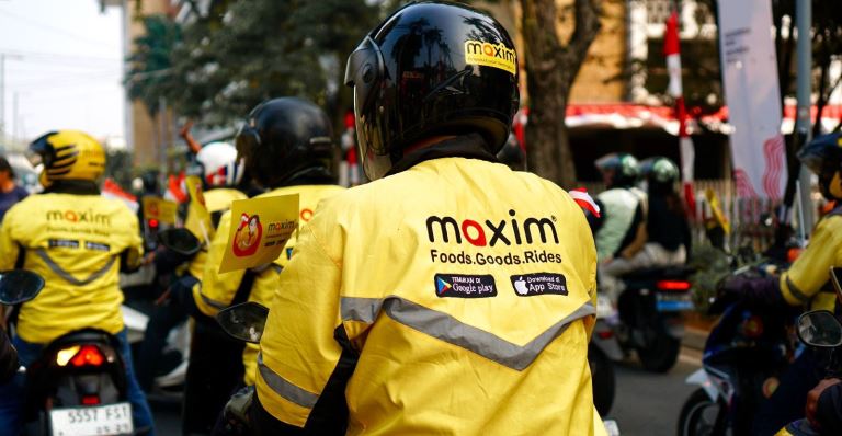 Transportasi Online, Maxim.