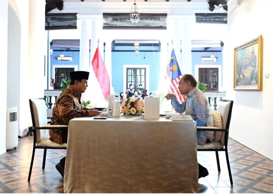 Presiden Prabowo Subianto bertemu dengan Perdana Menteri (PM) Malaysia, Anwar Ibrahim, di Rumah Tangsi, Kuala Lumpur, pada Kamis (9/1/2025). (Foto: Setpres/BPMI)