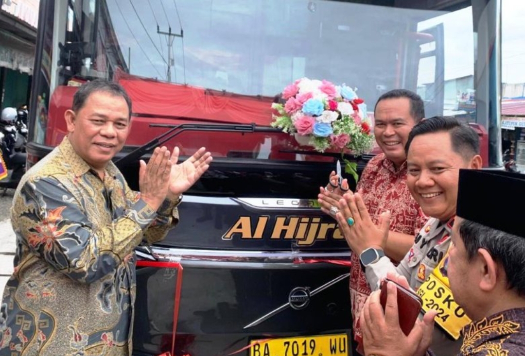 Wali Kota Pariaman terpilih 2025&ndash;2030, Yota Balad hadiri peluncuran bus baru PO Al Hijrah. (Foto: Kominfo)