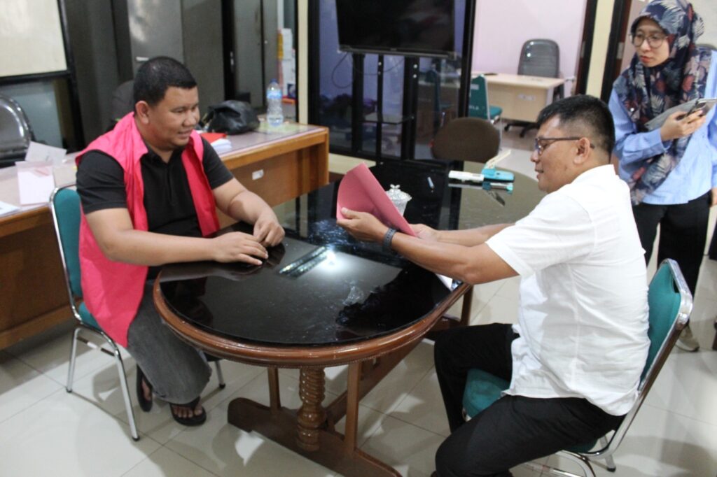 Terpidana kasus korupsi pembangunan gedung Taman Budaya dieksekusi Kejari Padang, kemarin.