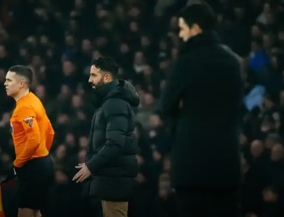 Pelatih Manchester United Ruben Amorim dan Pelatih Arsenal Mikel Arteta menyaksikan timnya berlaga di putaran ketiga Piala FA di Emirates Stadium, Minggu malam WIB (12/1/2025). (Foto: Manutd.com)