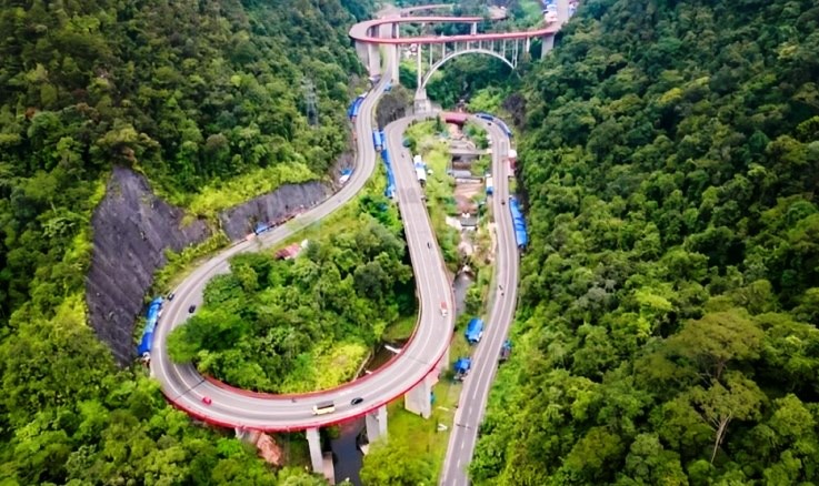 Kelok 9 yang berlokasi di Kabupaten Limapuluh Kota, Sumatera Barat. (Dok Kemenpar RI)