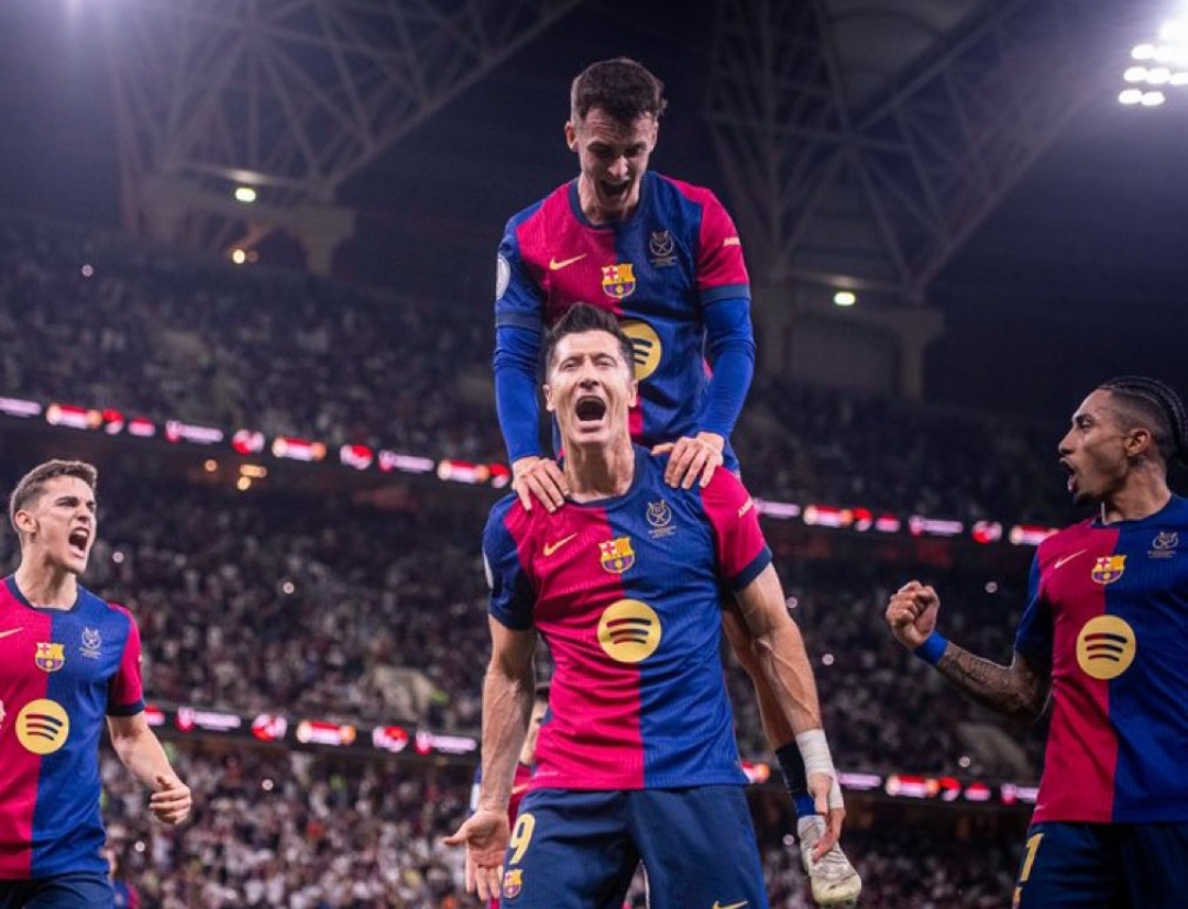 Selebrasi Robert Lewandowski usai cetak gol Barcelona di babak pertama melawan Real Madrid di Final Piala Super Spanyol di Jeddah. (Foto: X/ @fcbarcelona)