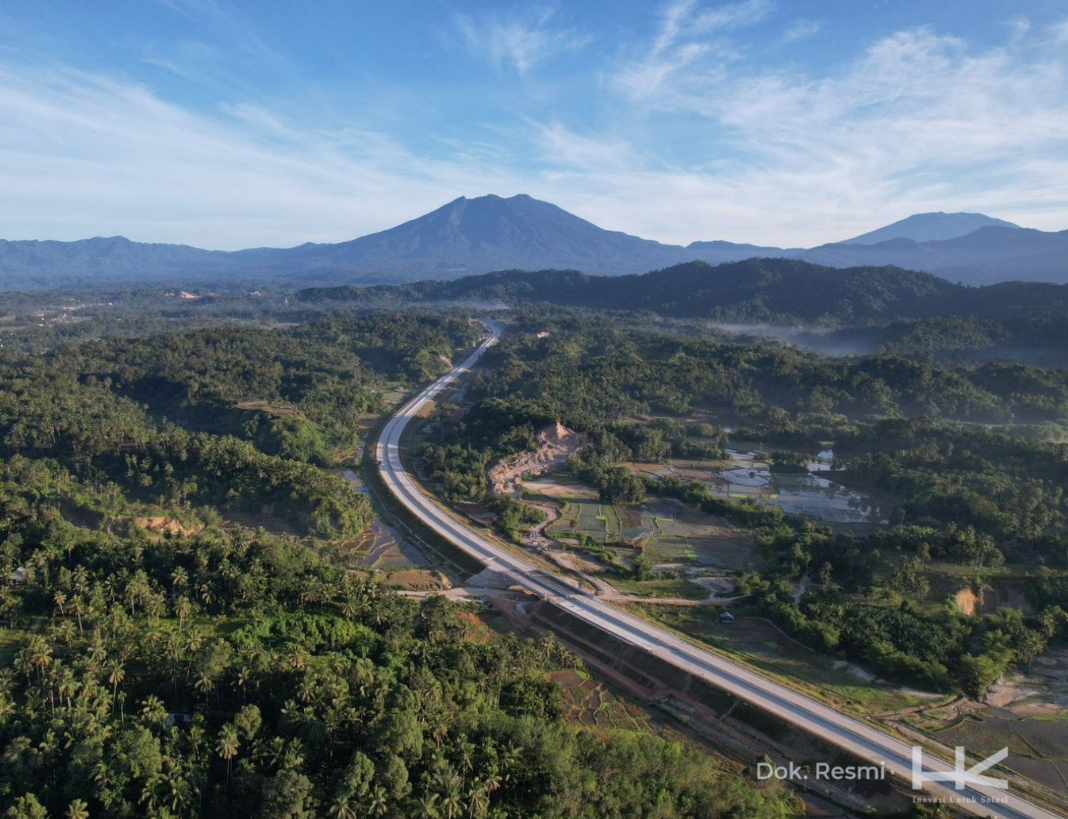 Jalan Tol Pekanbaru - Padang Seksi Padang - Sicincin mencatat total kendaraan yang melintas sekitar 46.900 unit saat Nataru lalu. (Foto: HK)