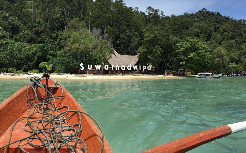 Keindahan Pantai Suwarnadwipa yang terletak di Kota Padang.