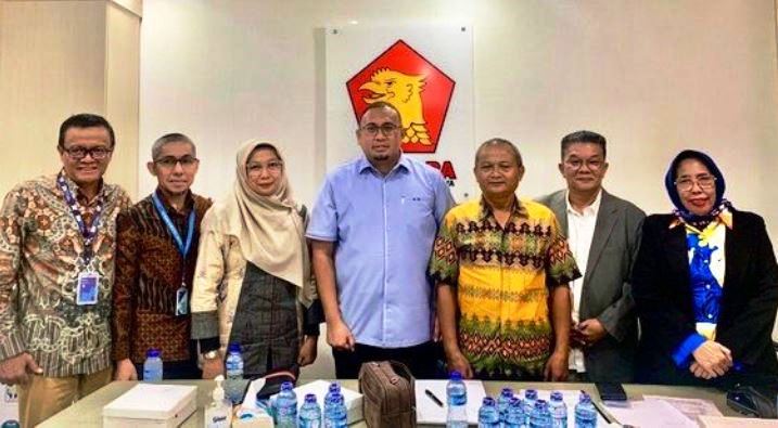 Andre Rosiade kembali mempertemukan korban PHK PT Pos Indonesia Majalengka dengan pihak PT Pos, Selasa (14/1/2025).