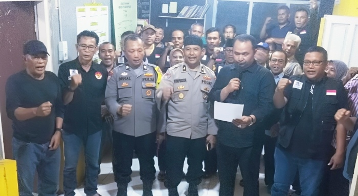 LPM Kelurahan Pisang, Kecamatan Pauh, Kota Padang, menunjukkan komitmennya mendukung program Kapolda Sumatera Barat dengan mendeklarasikan gerakan zero tawuran dan balap liar.