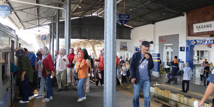 Jadwal keberangkatan KA di Stasiun Padang dan stasiun lainnya mengalami perubahan mulai Februari 2025 karena ada penambahan frekuensi rute KA Pariaman Ekspres.
