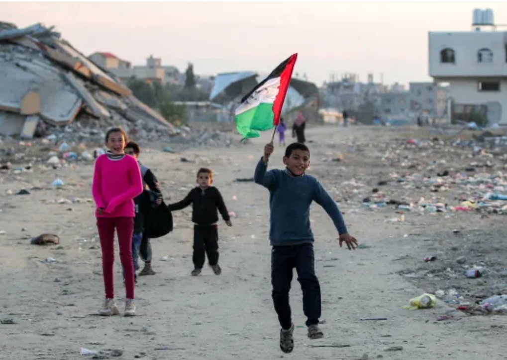 UNICEF melaporkan bahwa sejak dimulainya perang pada Oktober 2023, sekitar 35 anak Palestina tewas setiap hari akibat serangan Israel. (Foto: Al Jazeera)